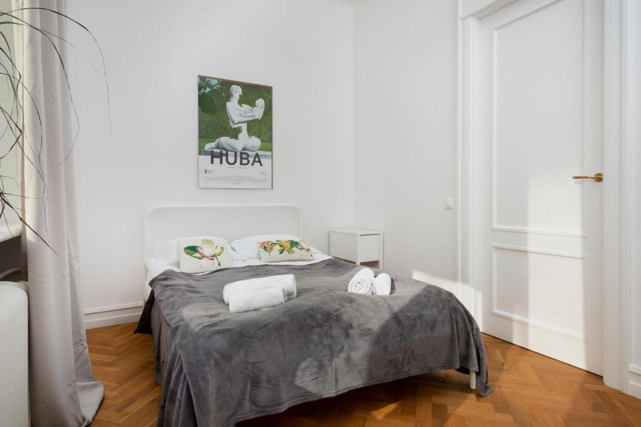Hoza 35 By Homeprime Apartment Warsaw